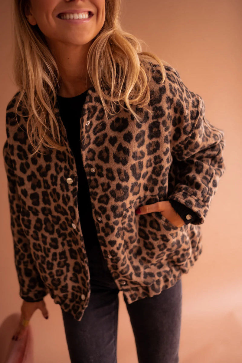 LEONA™ | Die Leopard-Bomberjacke – Velveti-Amsterdam