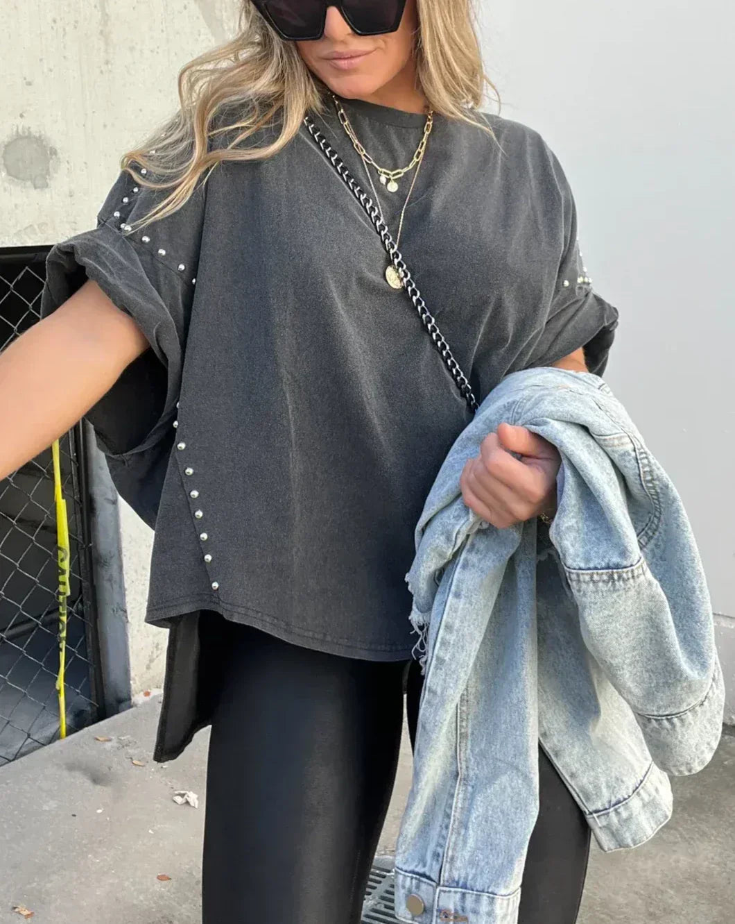 REBEL - OVERSIZED T-SHIRT MET STUDS